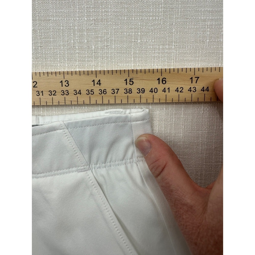 Under Armour HeatGear Women's Link Golf Shorts - White, Size 8 - Picture 10 of 11